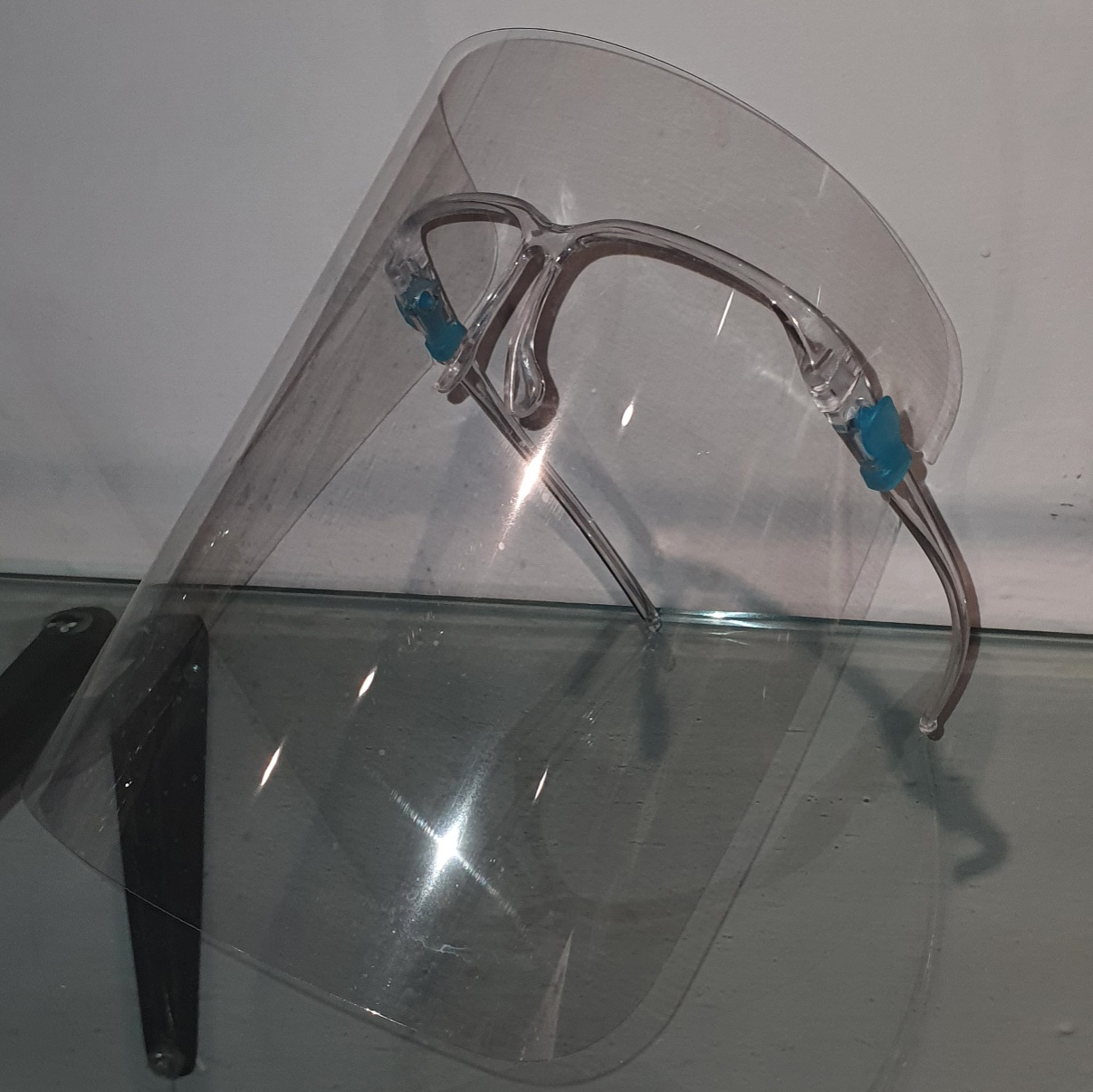 PAQUETE DE CARETAS TIPO MARCO DE LENTE C/20